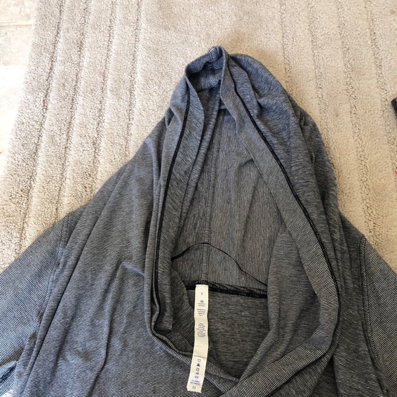 Lululemon Iconic Wrap Size 8 - Picture 4 of 9